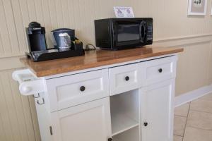 Η κουζίνα ή μικρή κουζίνα στο Deluxe Oceanfront King Room 6th Floor +4 φωτογραφίες