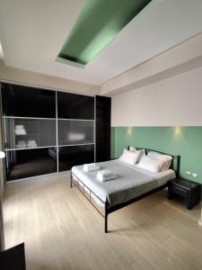 Postel nebo postele na pokoji v ubytování Elegant apartment close to Piraeus Port