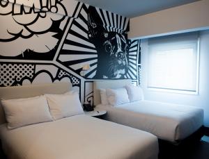Rúm í herbergi á Radisson RED Miraflores