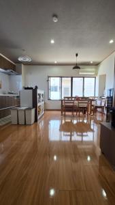a living room with a kitchen and a dining room at 海の風 in Wakayama