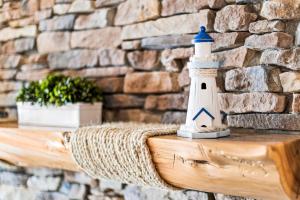 Φωτογραφία από το άλμπουμ του Breathtaking Lake Views King Suite, Queen Beds, Kitchen and Heated Indoor and Outdoor Pools σε Two Harbors