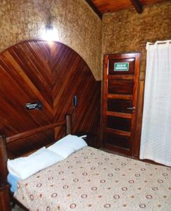 En eller flere senge i et værelse på Motel stop