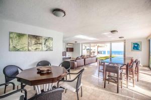 Χώρος καθιστικού στο Oceanfront Villa - Private Beach at the Hotel Zone