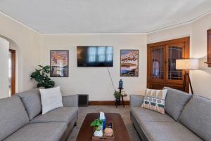 Χώρος καθιστικού στο 5 Bedrooms I Pet Friendly I Sleeps 12