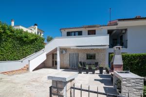 Το κτήριο όπου στεγάζεται  το διαμέρισμα