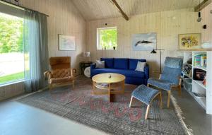 Gorgeous Home In Jonstorp With Wifi的休息区