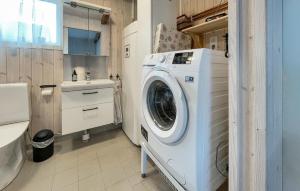 Gorgeous Home In Jonstorp With Wifi的一间浴室