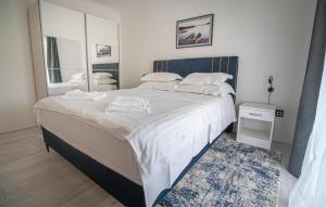 Postel nebo postele na pokoji v ubytování 1 Bedroom Nice Apartment In Krusevo