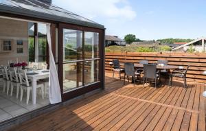 Μπαλκόνι ή βεράντα στο Amazing Home In Sjølund With Wifi