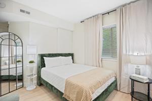 Ένα ή περισσότερα κρεβάτια σε δωμάτιο στο Home away from Home