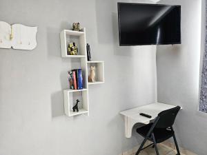 TV a/nebo společenská místnost v ubytování Sensity Home Habitación 5C cómoda y amplia con baño compartido