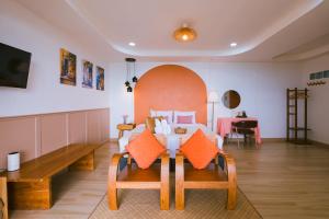 a living room with a table and a dining room at The Mist Mountain Doichang in Ban Huai Khai