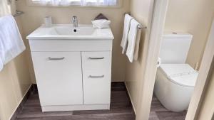 Koupelna v ubytování Arcadia Motel + 74 fotografií