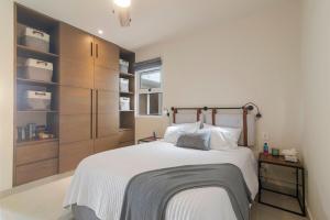 Postel nebo postele na pokoji v ubytování Akumal Seaside Ocean View Beach Access Rooftop Pools + 37 fotografií