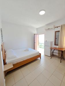 Voodi või voodid majutusasutuse Azure Hotel Dhermi toas