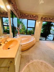 Ένα μπάνιο στο Little Sydney's Palm Springs