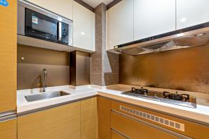 Η κουζίνα ή μικρή κουζίνα στο Kaifeisi International Hotel Apartment +43 φωτογραφίες