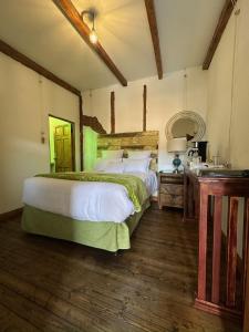 a bedroom with a large bed and a sink at Casa Morasan Hotel-Boutique in Quetzaltenango