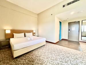 Postel nebo postele na pokoji v ubytování Kingston Hotel 10 - Bukit Jalil