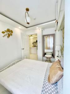 2BR Condo with Free Pool Access and Wifi客房内的一张或多张床位