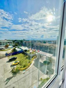2BR Condo with Free Pool Access and Wifi内部或周边的泳池
