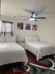 Giường trong phòng chung tại Top Floor - Atlanta Beltline Adjacent Apartment