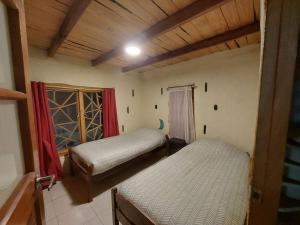 Ένα ή περισσότερα κρεβάτια σε δωμάτιο στο Casita del Puente Curarrehue