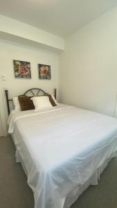 Postel nebo postele na pokoji v ubytování 2 Bedrooms-Serene Stay