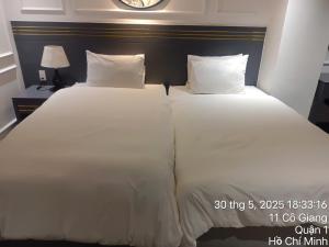 Postel nebo postele na pokoji v ubytování Chic Land Hotel