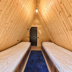 Een bed of bedden in een kamer bij A-frame Wonder