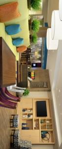 卡温顿Home2 Suites By Hilton Covington的带有乐高积木房间的办公室俯视图