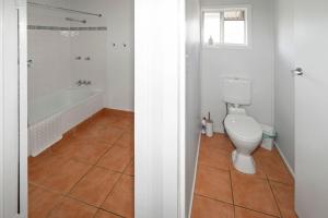 Koupelna v ubytování Hibiscus Cottage + 26 fotografií