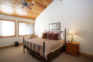 Postel nebo postele na pokoji v ubytování Trail's End Lodge At Deer Valley Resort - One Bedroom Residence With Spa #305