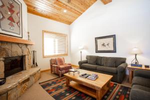 Posezení v ubytování Trail's End Lodge At Deer Valley Resort - One Bedroom Residence With Spa #305