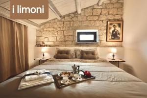 Postel nebo postele na pokoji v ubytování Dimore del Monte "I Limoni ","L Ulivo "