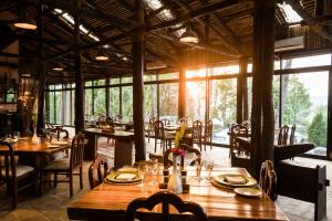Restaurace v ubytování Dwarika's Resort - Dhulikhel Wellbeing Escape in the Himalayas