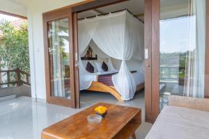 Postel nebo postele na pokoji v ubytování Mahadana Ubud