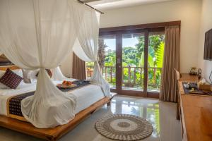 Postel nebo postele na pokoji v ubytování Mahadana Ubud