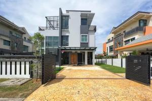 a house with a gate in front of a building at Luxury Villa Kristal Seksyen 7, Shah Alam - Smarthome in Shah Alam