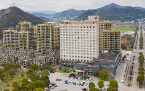 Nespecifikovaný výhled na hory nebo výhled na hory při pohledu z hotelu