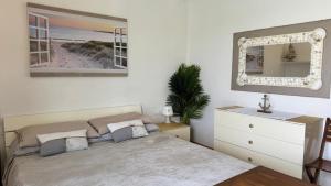 Ένα ή περισσότερα κρεβάτια σε δωμάτιο στο Casa Conchiglia - mit Dachterrasse und Panoramablick auf Berge und Meer +44 φωτογραφίες