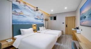 Postel nebo postele na pokoji v ubytování Sheng Lin Na Hotel Minzhi Branch
