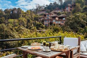 Balkon oz. terasa v nastanitvi Dwarika's Himalayan Wellbeing, Dhulikhel