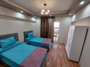 Ένα ή περισσότερα κρεβάτια σε δωμάτιο στο Rehab City Hotel Rooms men only