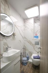 Koupelna v ubytování #E Ioanna Apartments 2 bedrooms + 13 fotografií