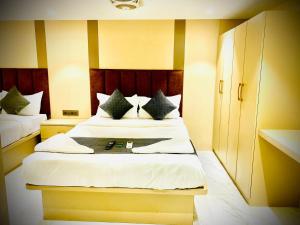 Postel nebo postele na pokoji v ubytování Hotel Dolphin Residency
