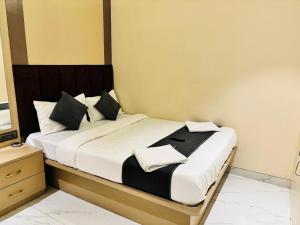 Postel nebo postele na pokoji v ubytování Hotel Dolphin Residency