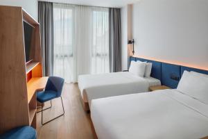 Postel nebo postele na pokoji v ubytování Hampton By Hilton Venice Isola Nuova