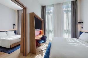 Postel nebo postele na pokoji v ubytování Hampton By Hilton Venice Isola Nuova