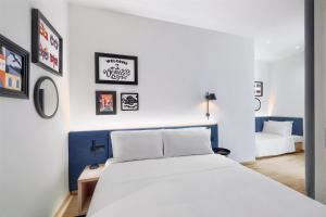 Postel nebo postele na pokoji v ubytování Hampton By Hilton Venice Isola Nuova